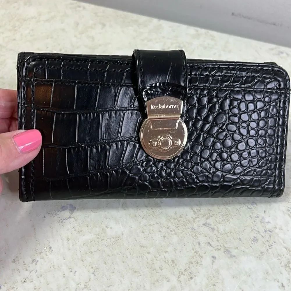 Liz Claiborne Black Snakeskin Embossed Wallet